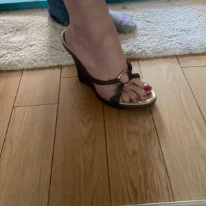 Michael Kors Wedge Sandals - brown leather & Gold